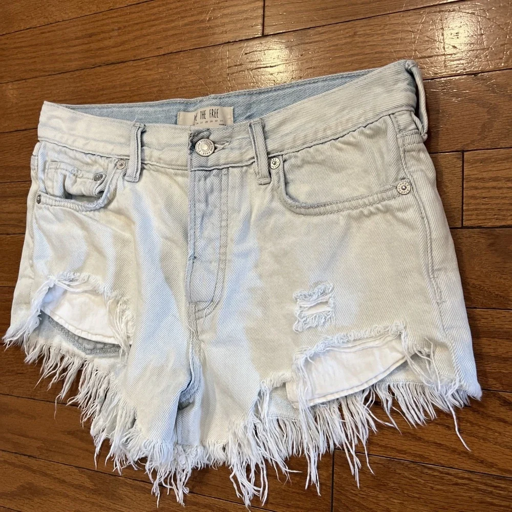 We The Free Free People Denim Shorts 25 US 2 Light Wash Frayed Button Festival